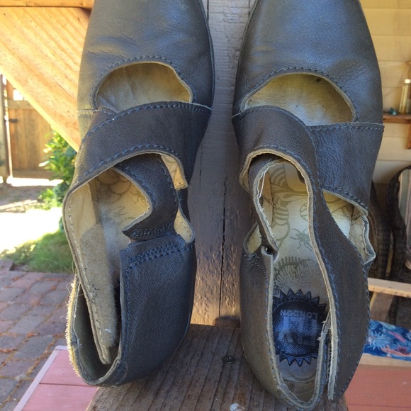 London Fly cross back wedge shoes Sz 8 Gray - Picture 3 of 6